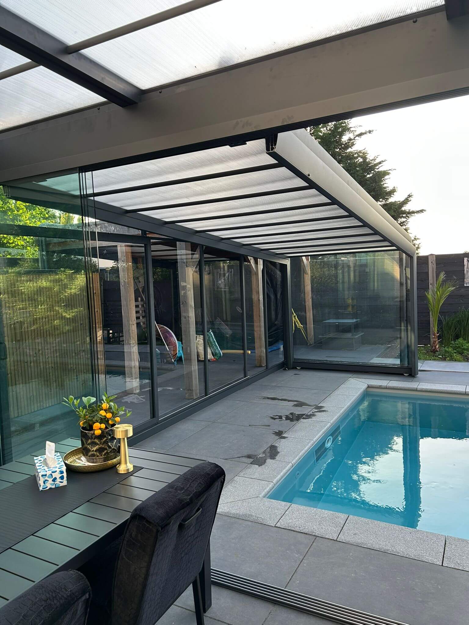 In Honselersdijk realiseerden we een luxe wellnesstuin met een zwembad van 8 x 4 meter.