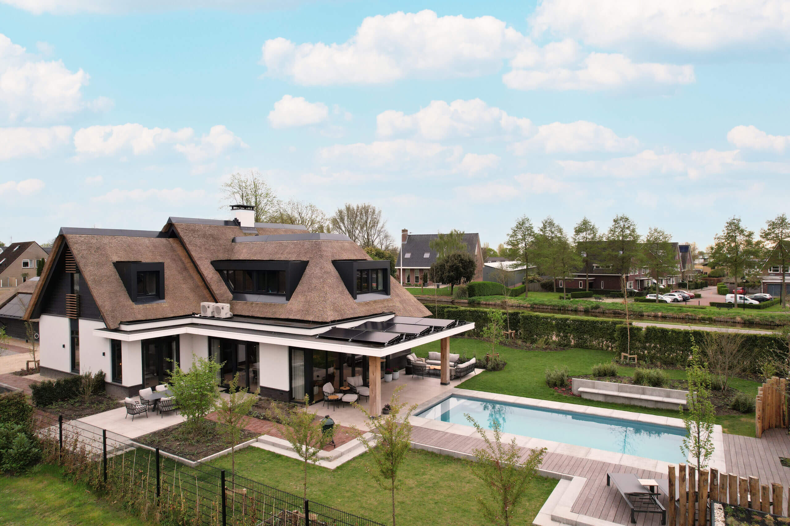 Moderne wellnesstuin in Berkel en Rodenrijs