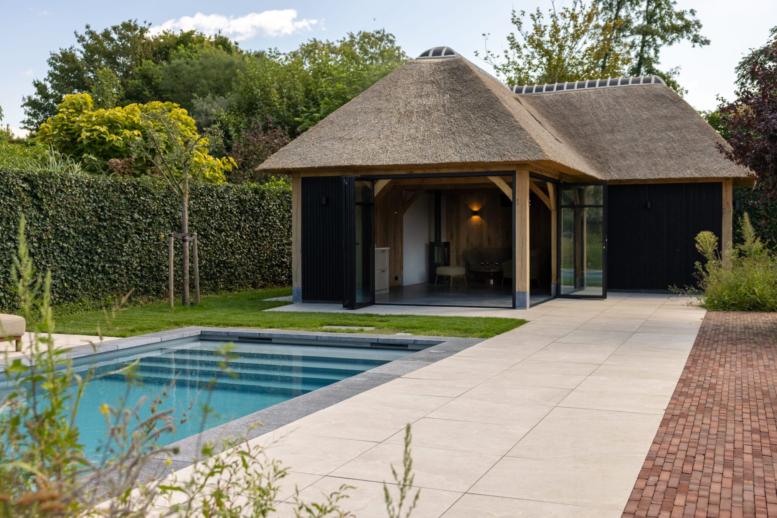 poolhouse bij zwembad